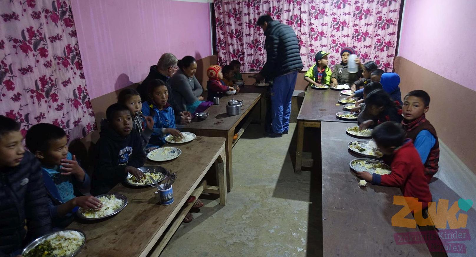 Abendessen der Hostelkinder