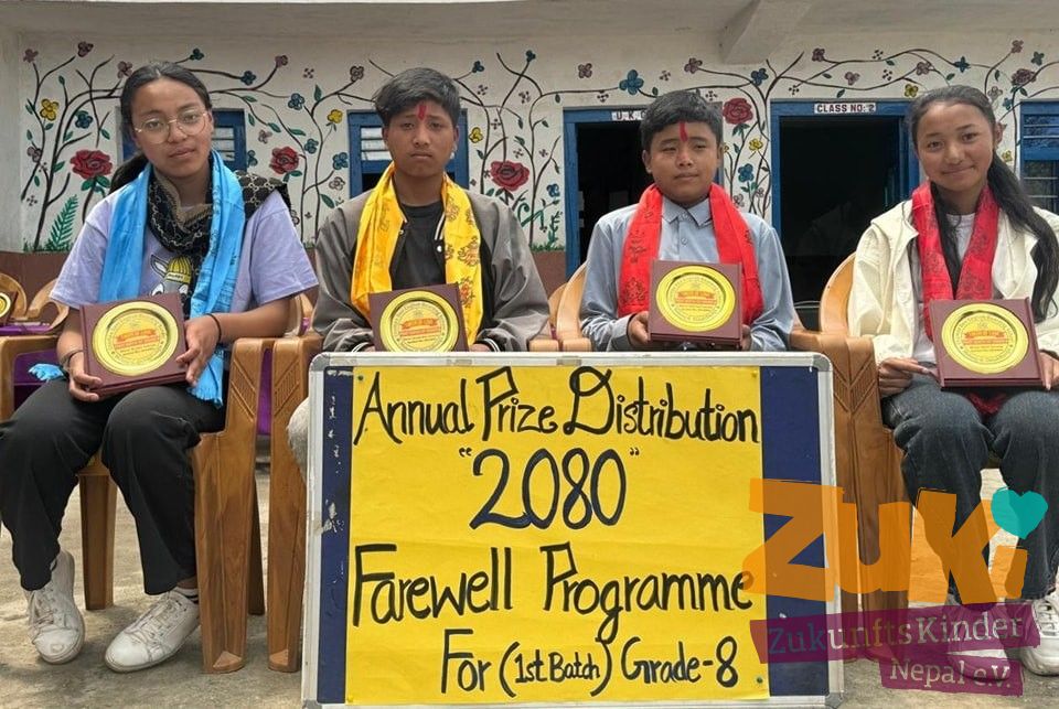 Absolventinnen und Absolventen der Klasse 8